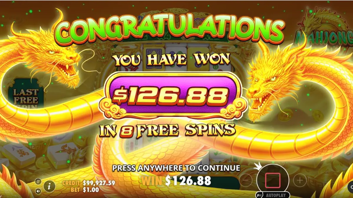 Tampilan visual slot Mahjong Wins Triple Pot dengan latar belakang medan perang.